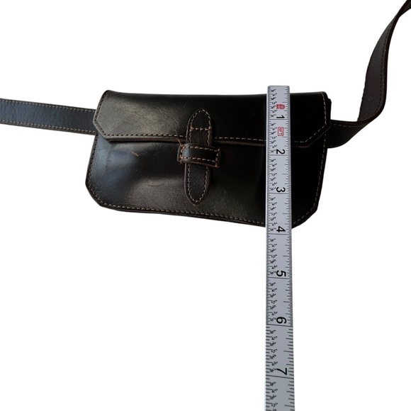 Banana Republic Heritage Leather Belt Bag in Dark Expresso Brown - Picture 14 of 16